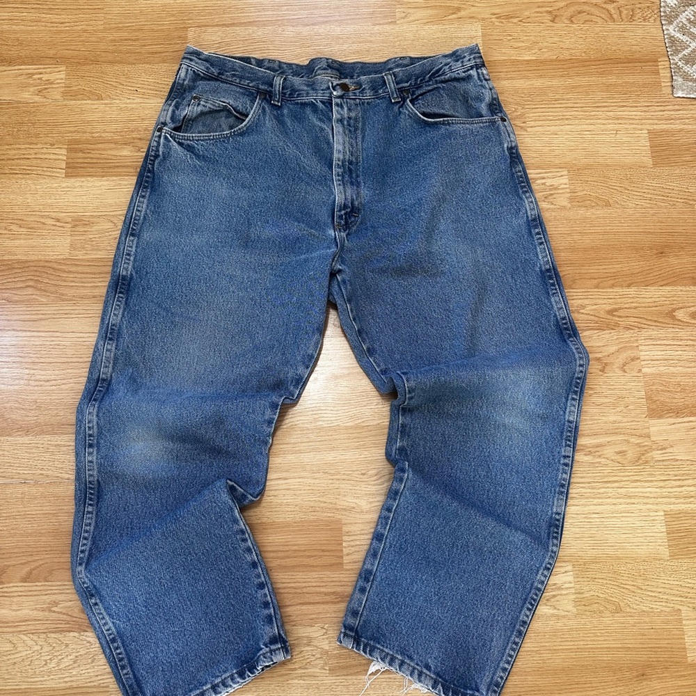 Wrangler Men's Relaxed Fit Blue Jeans